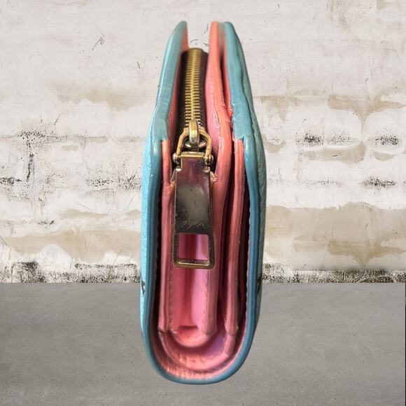 The Marc Jacobs Vegan Leather Graphic Print Compact Wallet Baby Blue & Pink - Picture 5 of 9